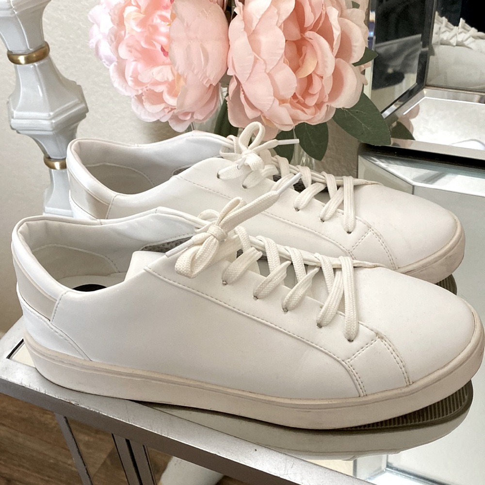 Thousand Fell White Sneakers size 9.0